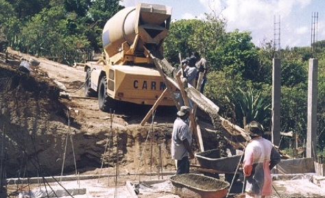CARMIX menuang beton ke lokasi manapun.
